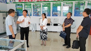 縣委常委、政府副縣長(zhǎng)李軍軍一行到我公司調(diào)研指導(dǎo)